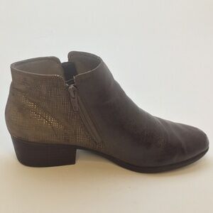 Clarks Brown Leather Ankle Booties Size 8.5 M